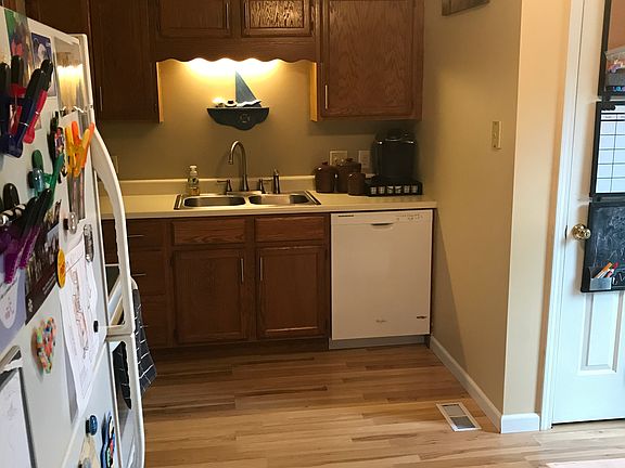 4th image of 3425 Marilyn St
