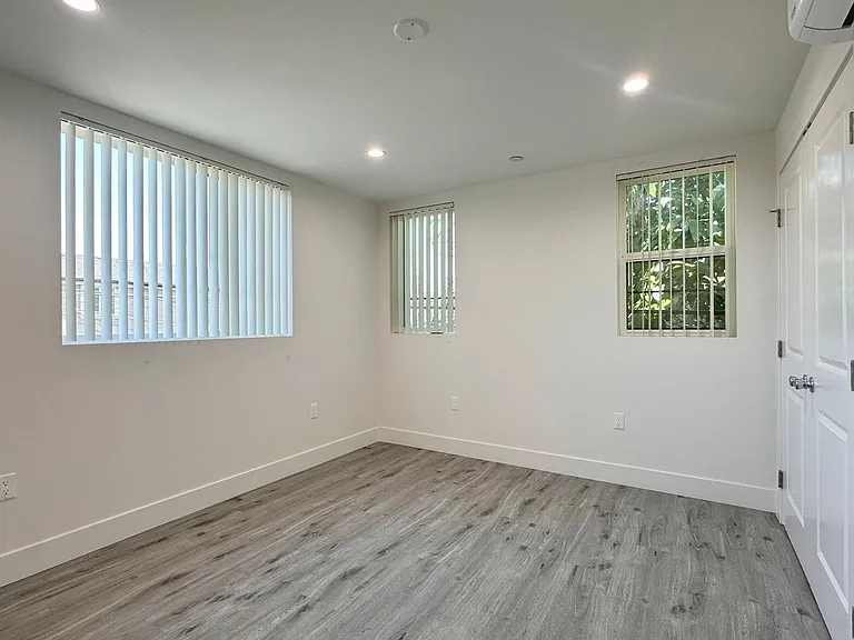 11512 Oxford Ave — Photo 33