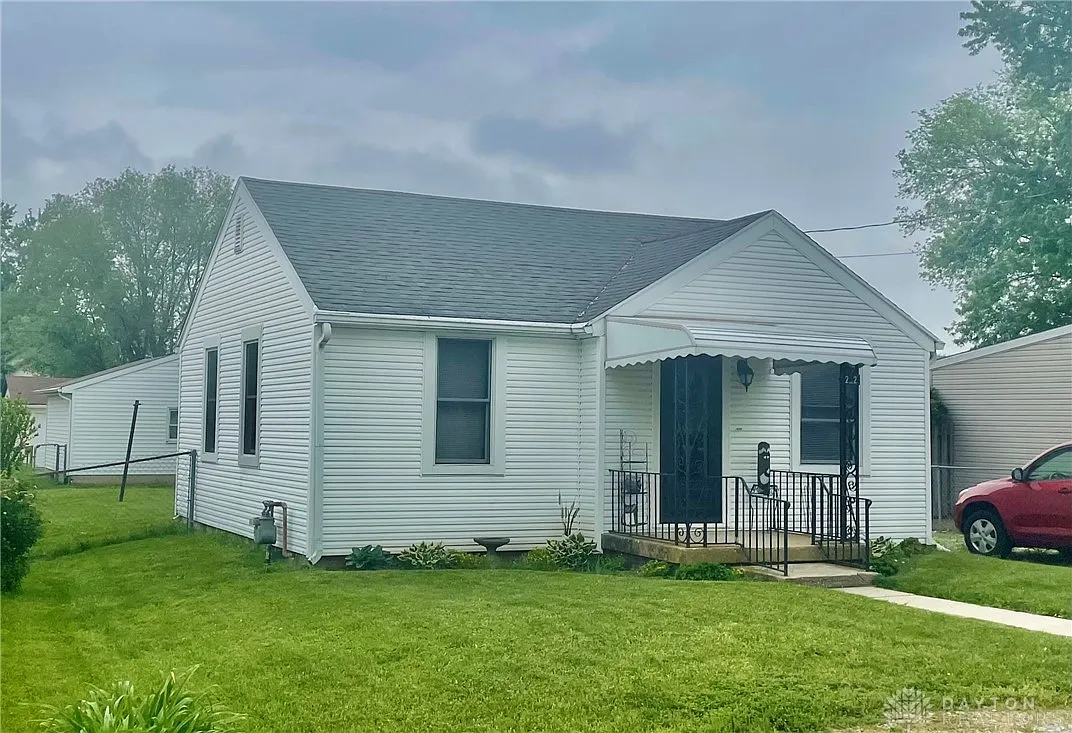202 W Poplar St photo 1