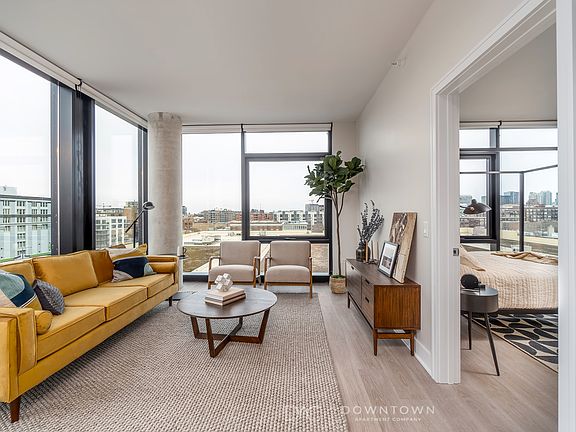 3rd image of 1060 W Van Buren St #709