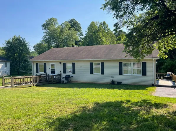 903 Palace Ct, Martinsville, VA 24112