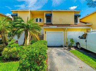 371 SW 95th Ter, Pembroke Pines, FL 33025