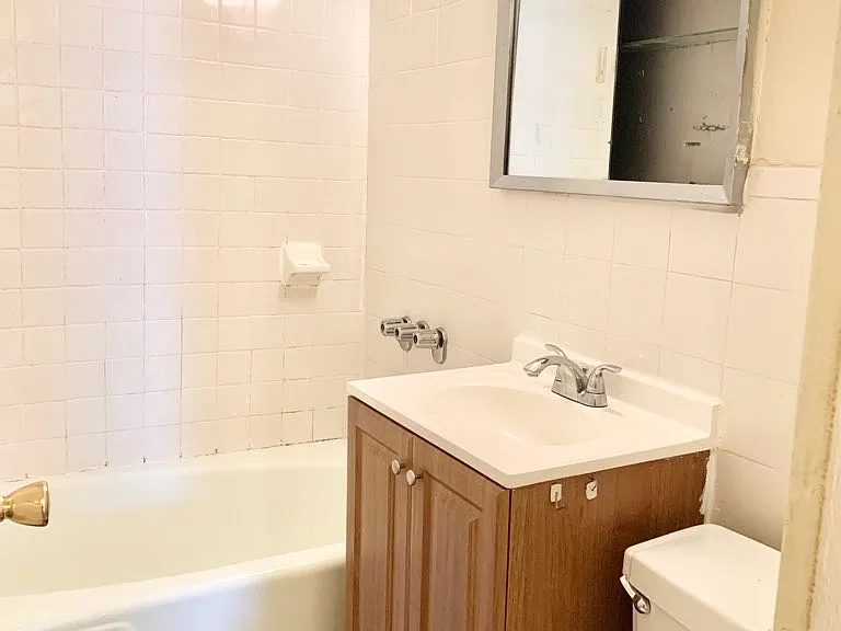 1545 Rhinelander Ave #1 — Photo 6