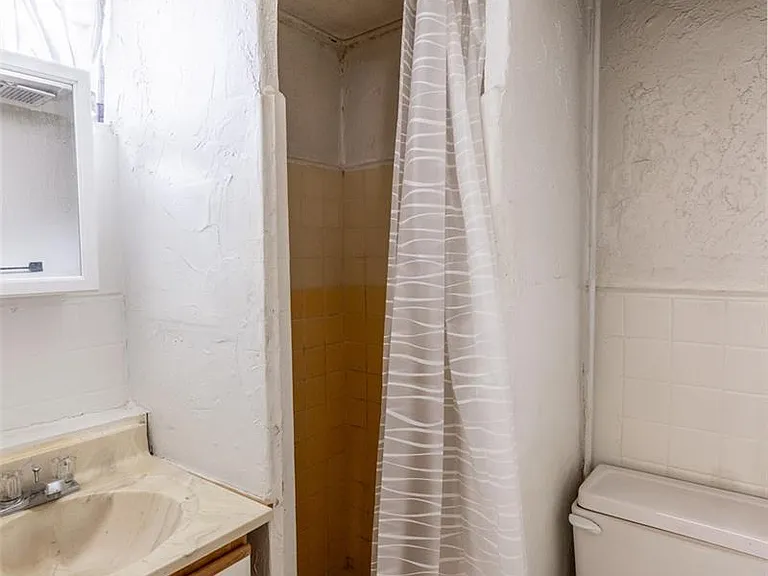 840 N Emerson St #6 — Photo 13