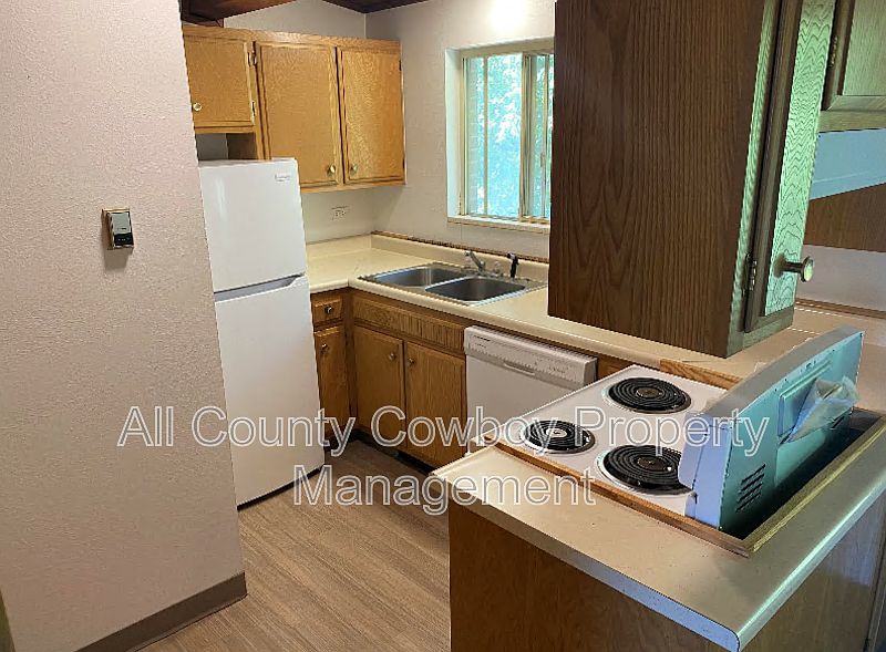 1st image of 1000 E Garfield St #14