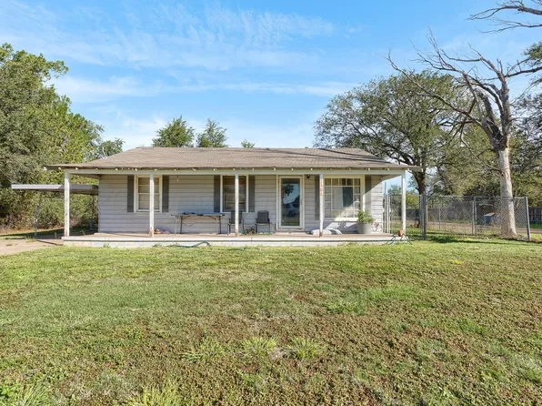 1104 Davis St, Vega, TX 79092