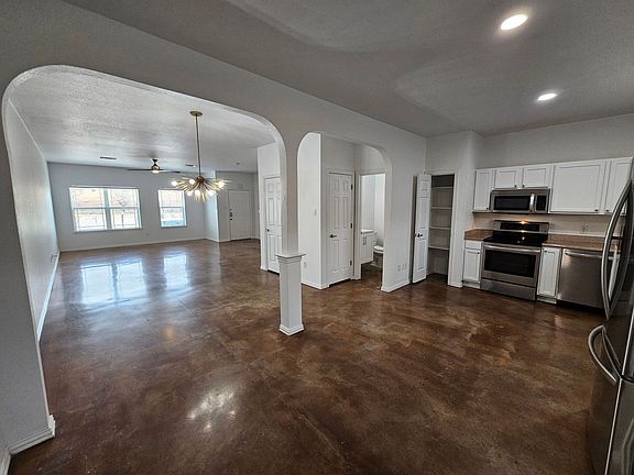 5th image of 207 Starr St