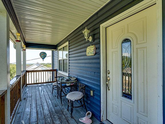 5th image of 684 Debbie Ln