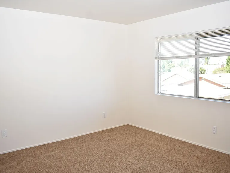 512-516 N Citrus Ave — Photo 10