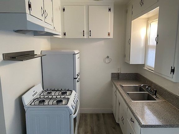 3rd image of 5086 1/2 Hermosa Ave #5084