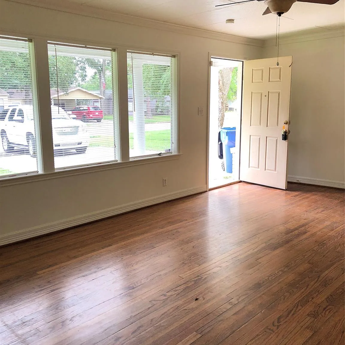 2 bed, 1.0 bath, 877 sqft, $1,200 — Photo 4