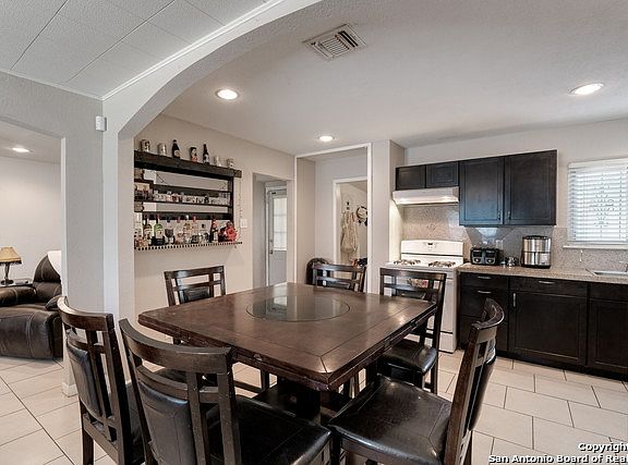 4th image of 5907 Seacomber Pl
