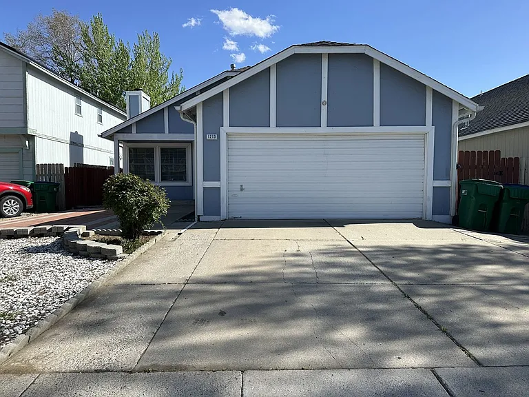1213 Lawton Ct — Photo 3