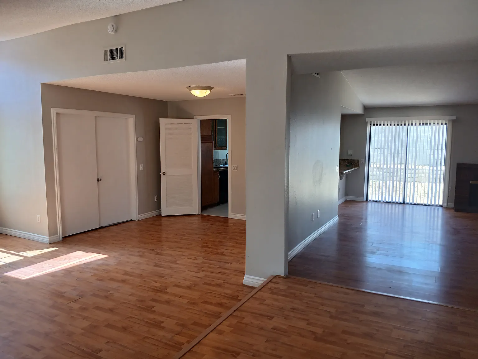 4 bed, 2.5 bath, 2100 sqft, $3,650 — Photo 3