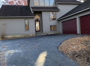 5531 Lawrence Ct, Pinckney, MI 48169
