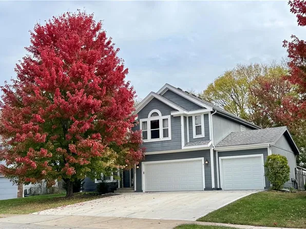 1329 SE Dalton Dr, Lees Summit, MO 64081