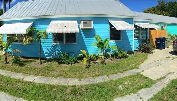 Key west flair as well as Old Florida living close in the City of Stuart.
