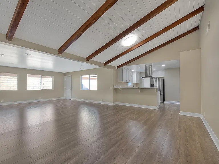 340 W Caroline Ct — Photo 6