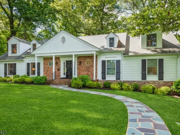 15 Kings Hill Ct, Summit City, NJ 07901