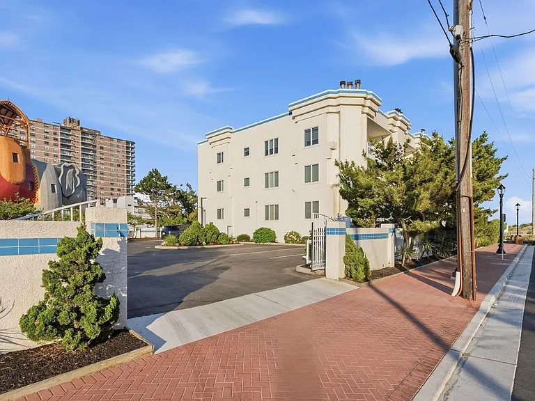 9220 Atlantic Ave #203 — Photo 13