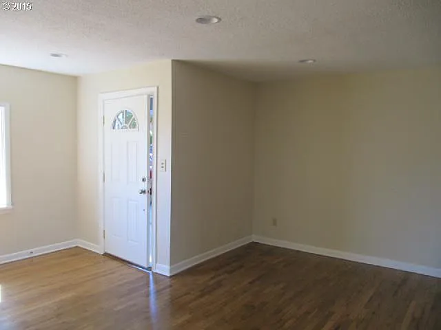 350 N Maple St — Photo 3