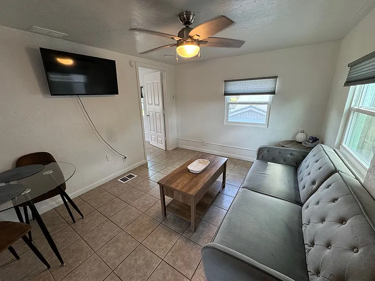 102 Craven St NE — Photo 5