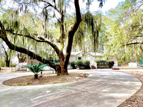54 Club Bridge Rd, Saint Helena Island, SC 29920