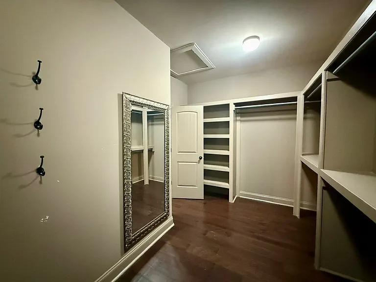 Walking Closet Number 1