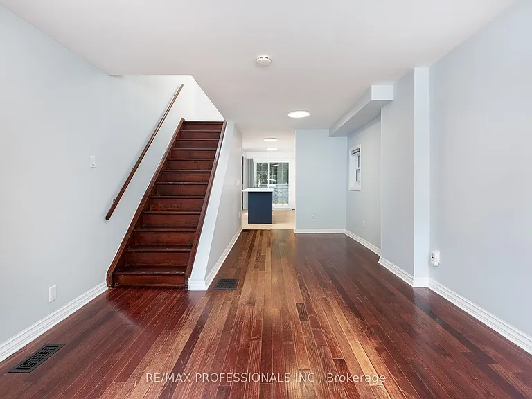 4 Runnymede Rd — Photo 3