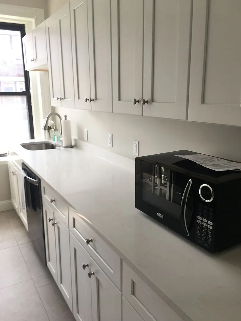 Charming 1 Bedroom-No Broker Fee — Photo 1