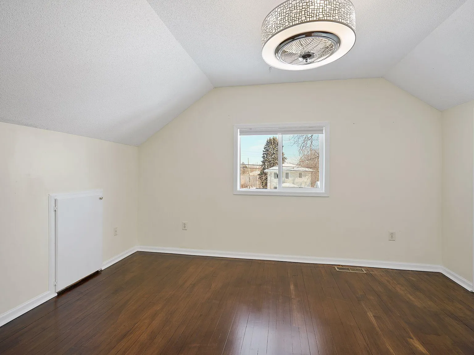 3956 Vera Cruz Ave N — Photo 3