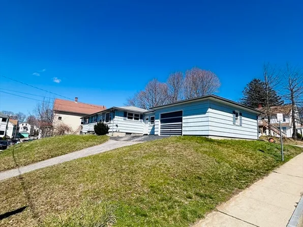 21 Spring St, Webster, MA 01570