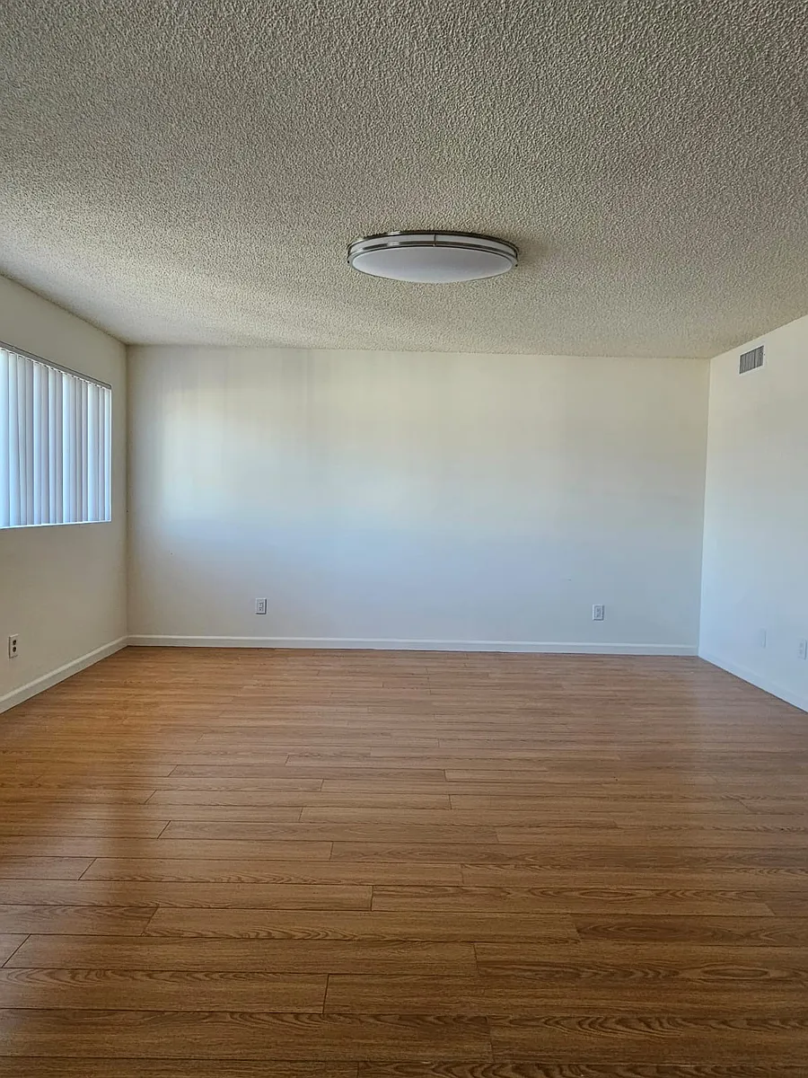 Building Photo - 425 N Jackson St #7