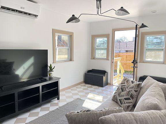 4th image of 2022 Cumberland St #B