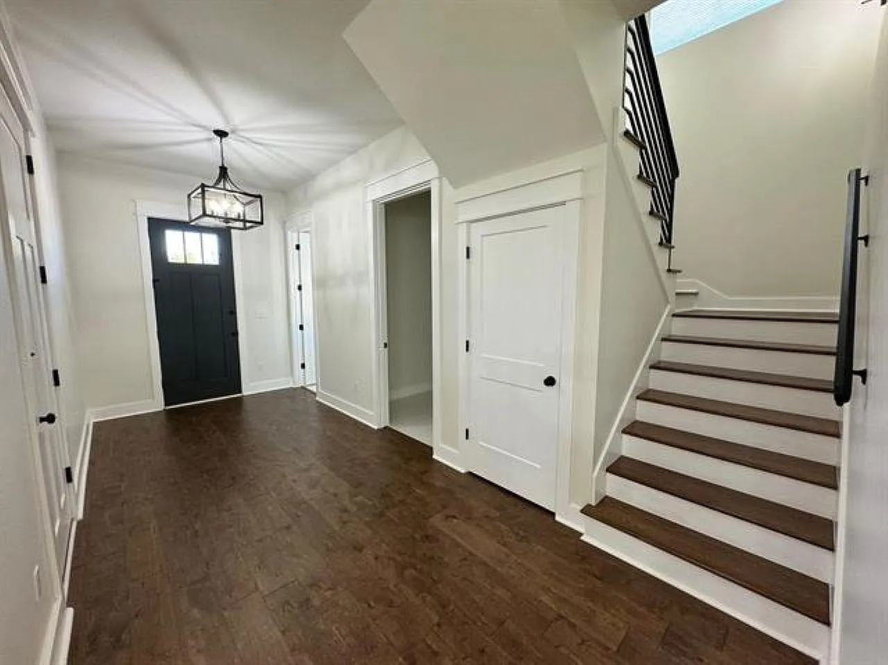 4 bed, 2.5 bath, 2255 sqft, $3,250 — Photo 4