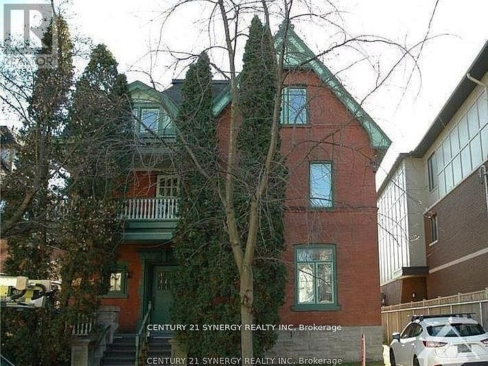 1st image of 458 Maclaren St #3