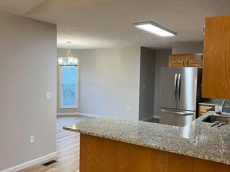 392 Southridge Cir — Photo 5