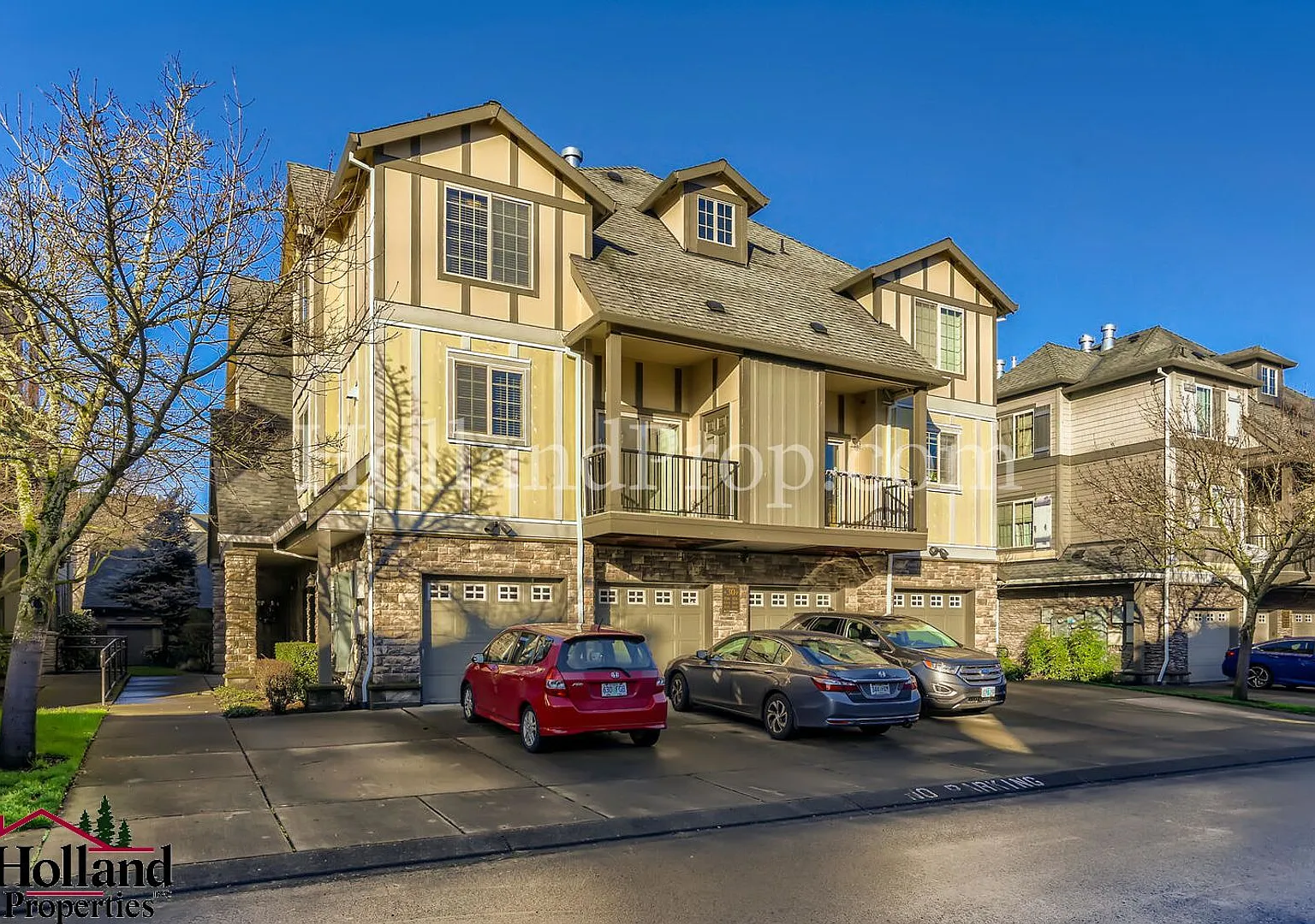 Spacious 2 Bed, 2.5 Bath Condo with Brand New Carpet Prime Hillsboro Location — Photo 1