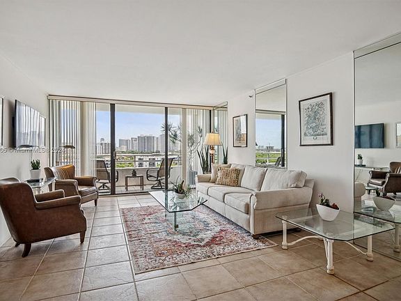 4th image of 20225 NE 34th Ct APT 1219