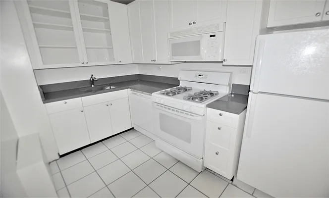 Rented by Manhattan Realty Group | media 7