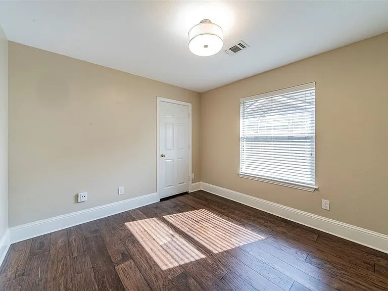2231 Templeton Dr — Photo 18