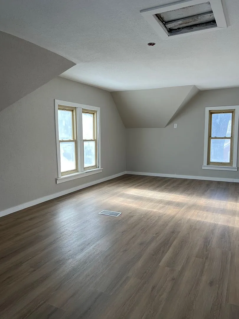 4 Bedroom Updated house!! — Photo 1
