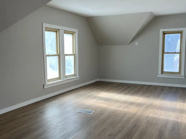 752 Dawson St, Waterloo, IA 50703