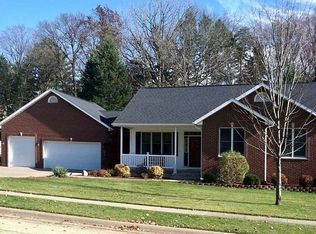 209 Whispering Pnes, Clinton, IA 52732