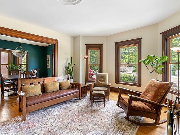 5th image of 172 Summer St