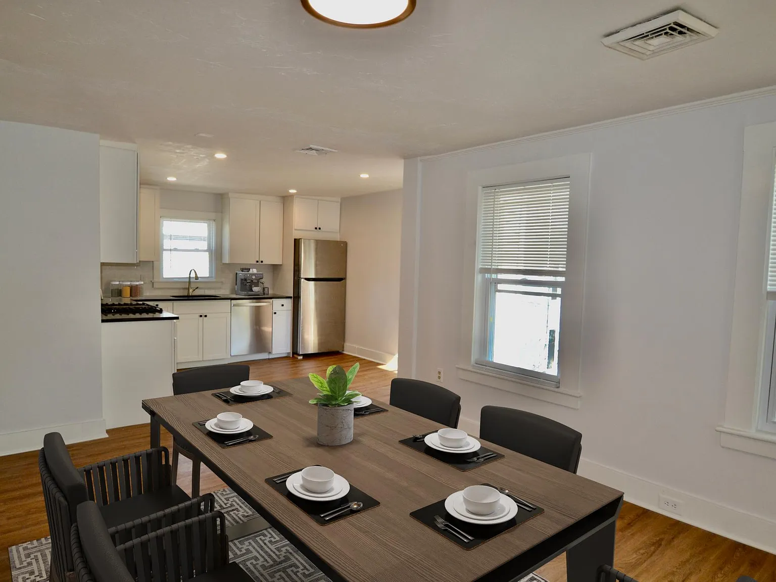 3 bed, 1500 sqft, $3,300 — Photo 3
