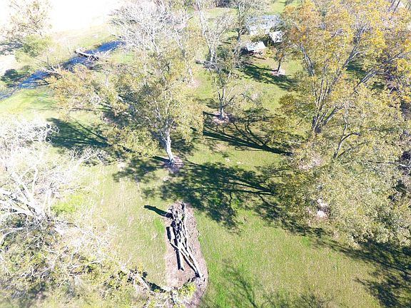 2nd image of 384 Sandy Ln