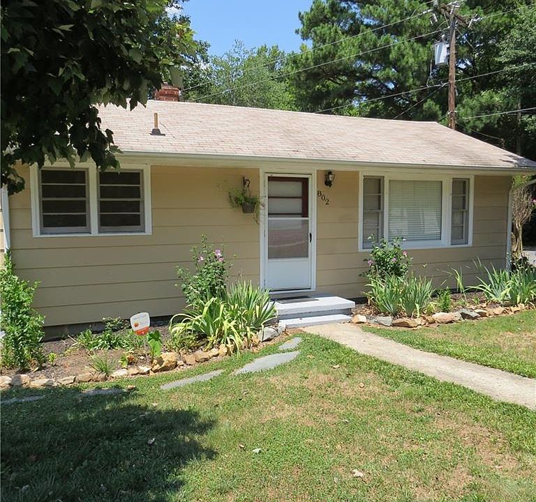 1st image of 802 Crescent Dr