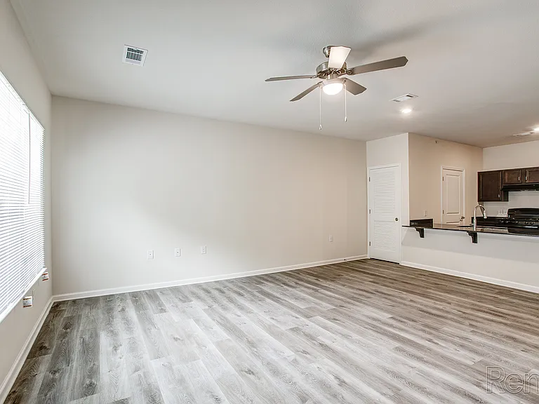 Hummingbird Hill Apartments — Photo 18