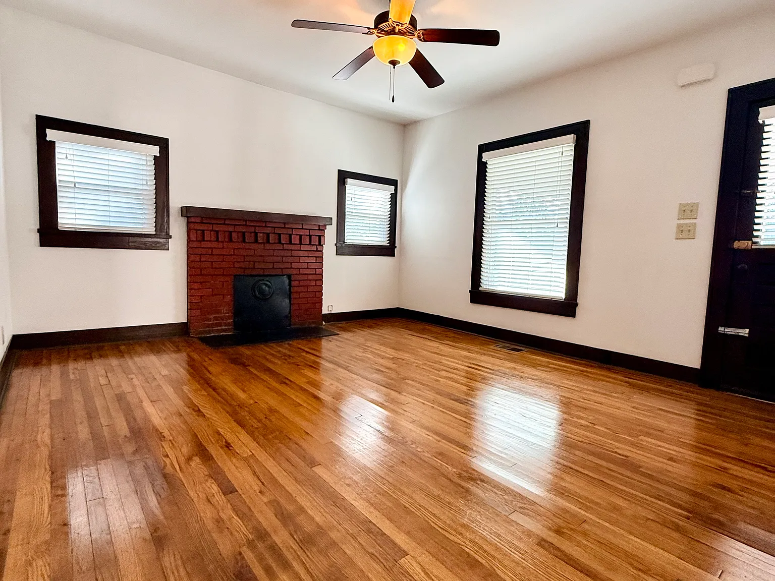 2 bed, 1093 sqft, $1,595 — Photo 3